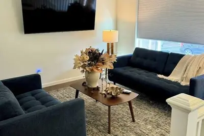 Image de Modern 2br Getaway • Prime Downtown Location