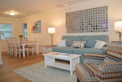 Image de Charming, Near Beaches, and Lecom Park