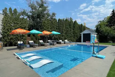 Image de 3br Modern Kelowna Home w/ Pool & Sandy Beach Access