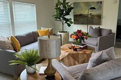 Image de Cozy 3br/2ba Haven | Remodeled | Fenced Yard + Bbq