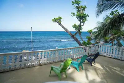 Image de Newly renovated spacious 4-bedroom villa next to Ian Fleming Airport in Boscobel