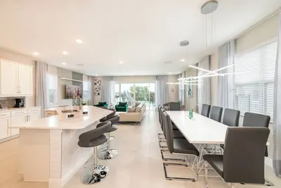 Image de Luxury 6-Bedroom Villa with Private Pool Slide near Disney, Game & Movie Rooms