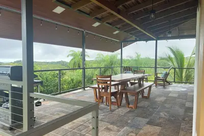 Image de 2-Bedroom Top Level of House with Ocean View, Outdoor Living Space