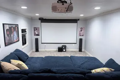 Image de Fun, Cosy, Theater Basement!