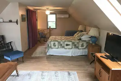 Image de Lakeside Loft in the Maine Woods within an hour from Acadia National Park