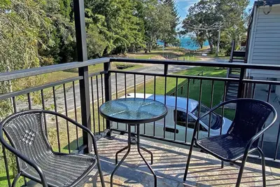Image de Large Five bedroom Home Close to Rock Wall