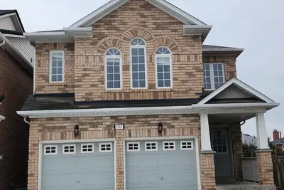 Image de 7 Bedroom Detached House with huge backyard  in the Heart of Mississauga! ! !