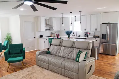 Image de Charming Getaway in the Heart of Rva-No Cleaning Fee