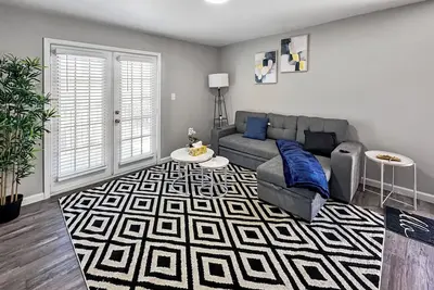 Image de Chic 1-bedroom corporate apartment with WiFi, fitness room in cool Addison