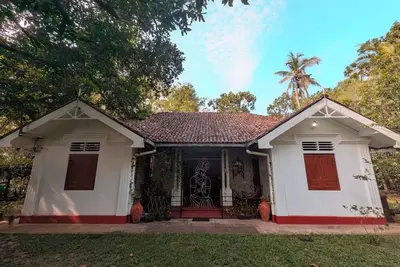 Image de Charming Greenacres Bungalow w/Pool & Lush Garden – Ideal for Relaxing Getaways
