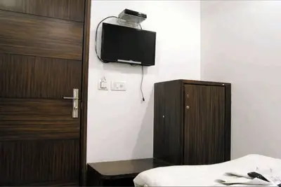 Image de Lovely hotel room with Ac in bustling Dl