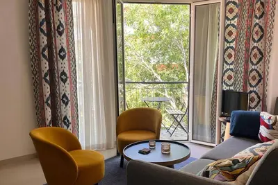 Image de Charming and bright two bedroom apartment with balcony in the heart of Antibes