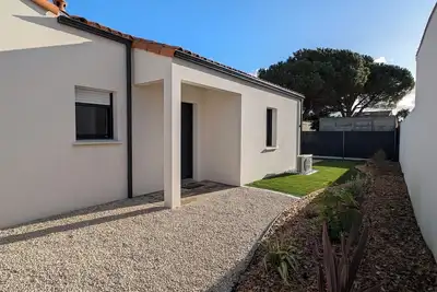 Image de Maison neuve de plain-pied avec extérieur