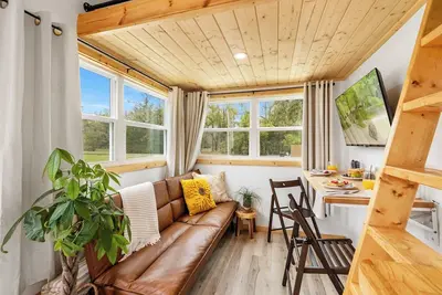 Image de Nook at the Springs | Tiny Home • Full Kitchen