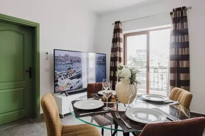 Image de Experience the pinnacle of luxury in our newly designed two-bedroom apartment in Mellieha square