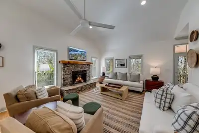 Image de Tuckaway Cottage – Secluded Romantic Cottage