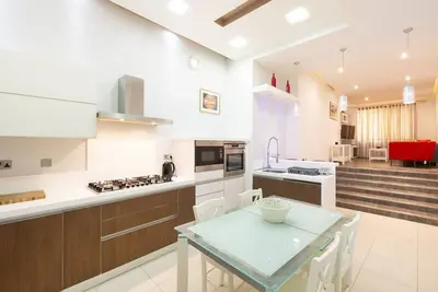 Image de This apartment is a 3 bedroom(s), 1. 5 bathrooms, located in Il-Mellieħa, null.