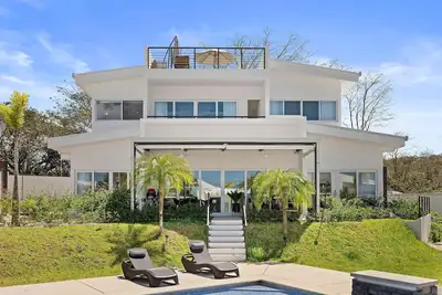Image de Brand New Professionally Decorated Luxury 5 Bed Avellanas Home Minutes to Beach