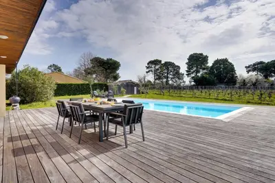 Image de Maison d'architecte, piscine, au coeur des vignes.