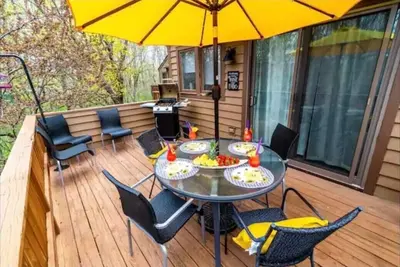 Image de Hit the slopes and then Relax @ Farmstead. Now Dog Friendly!