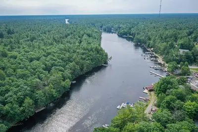 Image de The Trent Cottage -Cozy lakeview @ The Severn Falls Marina