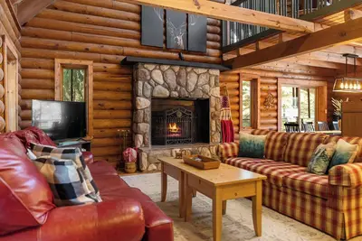 Image de Private, Spacious Cabin for 16+ w/ hot tub/air hockey ThePinecrestChalet