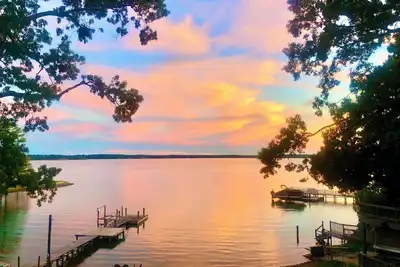 Image de Stunning Lakefront Home with boat ramp, private dock, and panoramic views