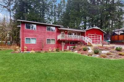 Image de Secluded Modern Escape in Snohomish with Private Sport Court