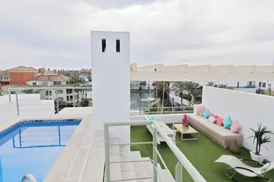 Image de Stunning Sotogrande Marina Penthouse With Private Rooftop Pool.