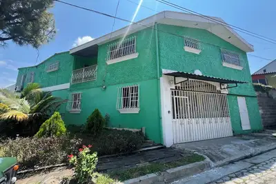 Image de Spacious house in San Salvador with wifi/A/C spacious in gated community