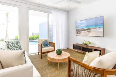 Image de Charming 4-bedroom townhome with Pool, Ac in amazing Grace Bay