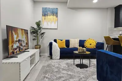 Image de Cozy 2 bedroom Suite in SouthWest, Calgary - Fast Wifi + Free Parking