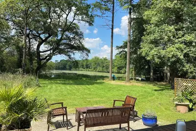 Image de Entre Rennes et St Malo; Maison du Garde-Chasse avec vue superbe sur l'étang