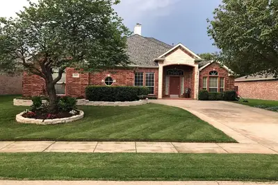 Image de Lewisville/Corinth Home with Pool/Jacuzzi 4-bedroom house