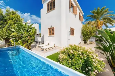 Image de Charming Sea Villa – 5-Min Walk to Beach