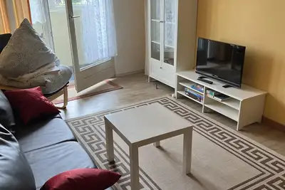 Image de The 40 m&sup2; apartment (west side) is on the 1st floor in the house \"Schleswig\". It is suitable for a maximum of 4 people, ideal for a small family. <br>In the living room of this bright and friendly apartment there is a sofa bed for 2 people.