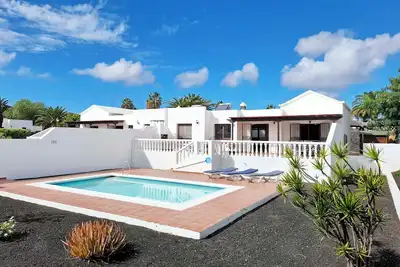 Image de Private pool: 7 min walk to beach, bars & dining. Family friendly!