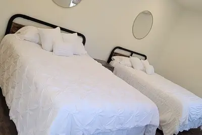 Image de Adorable Molly B Cabin 1-bedroom 1-bath w/parking/WiFi/Ac