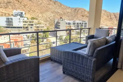 Image de Relax in a Beautiful Condo w/ Pool, Gym, Firepit and Partial City and Bay Views