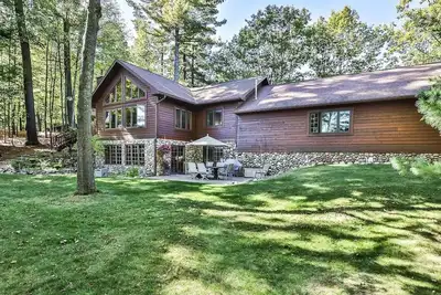 Image de Eagle Bay Getaway. On Minocqua Chain of Lakes 4bed 3bath with optional pontoon.