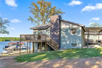 Image de Lakefront Cozy 2-bedroom on Kentucky Lake. Pet-Friendly! Boat Slip Included