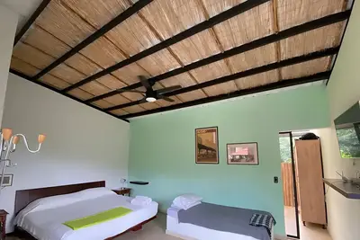 Image de Casa en la Mesa, 1 Piso, Rodeada de Naturaleza en Conjunto Privado y Seguro