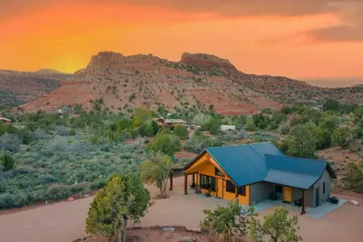 Image de Casa Vermillion, Modern Kanab Family Cabin, Red Rock Views Near Zion