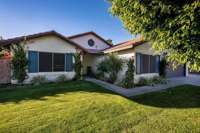 Image de Desert Oasis with Pool - Minutes from Shopping, Golf & Dining