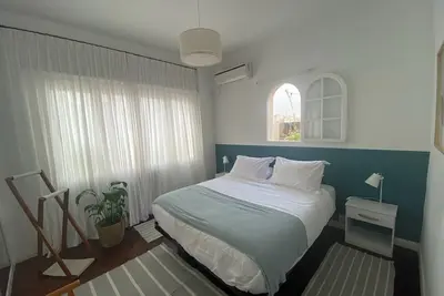 Image de Spacious, bright and well located. Complete, comfortable and inspiring. Terrace pet friendly