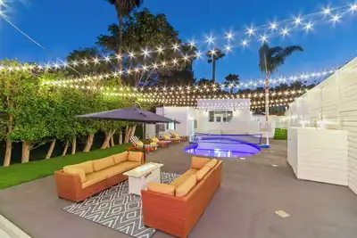 Image de Spacious 5-bedroom retreat steps from Universal Studios Amusement Park