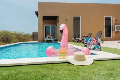 Image de New Cozy, Comfortable home in Tranquil Neighbrhood, only 8 min away from Beach