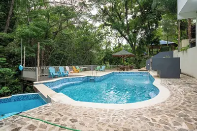 Image de Mountain Escape - comfortable King bed and Views