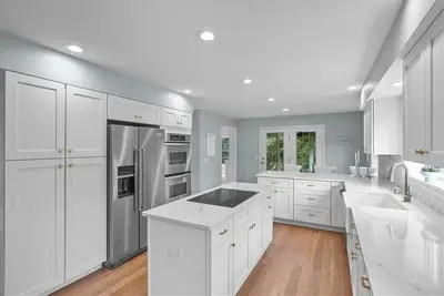 The Hill 4 bed 2. 5 bath renovated