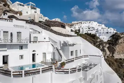 Image de Endearing Santorini Suite | Selene Moonlight Cave Suite | Breathtaking Caldera and Sea Views | Private Hot Tub | Lovely Furnished Balcony | Prime Location | Oia